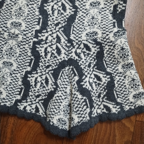 Cabi Peplum Sweater Tank Size XS - Picture 4 of 8